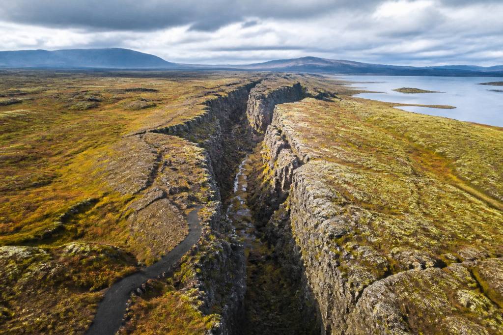 Plaques tectoniques : comprendre leurs mouvements et leur rôle dans l’évolution de la planète
